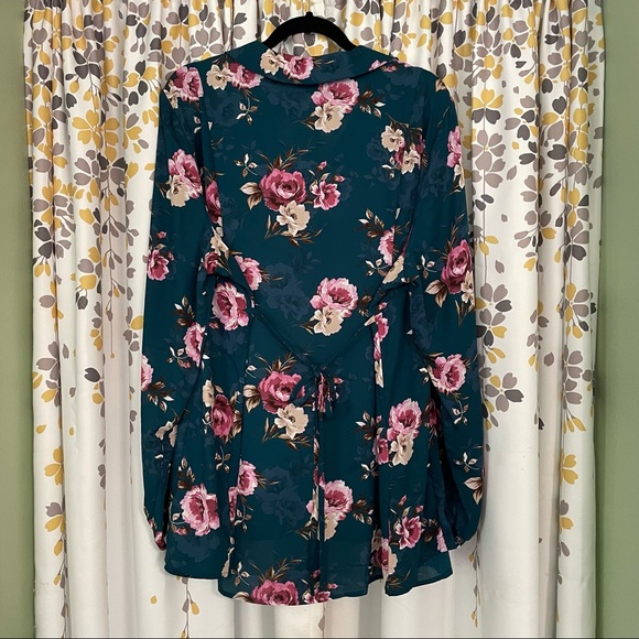 NWT! Torrid teal floral Georgette fit & flare blouse - Picture 9 of 14